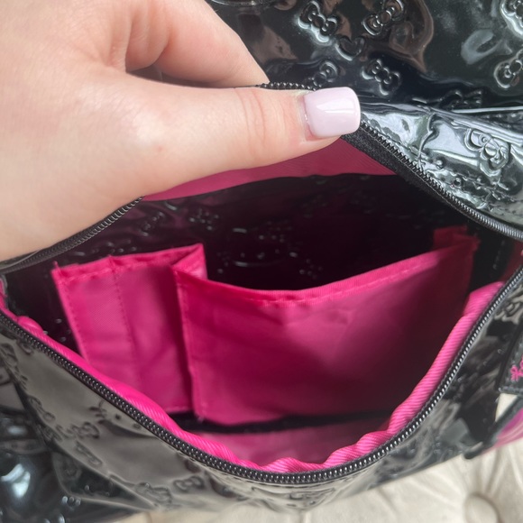 Hello Kitty Black patent leather backpack with added keychain - Picture 8 of 12